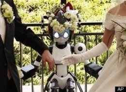 s-ROBOT-CONDUCTS-WEDDING-large.jpg