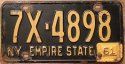 NEW_YORK_1961_LICENSE_PLATE,_1960_plate_with__61__TAB_-_Flickr_-_woody1778a.jpg