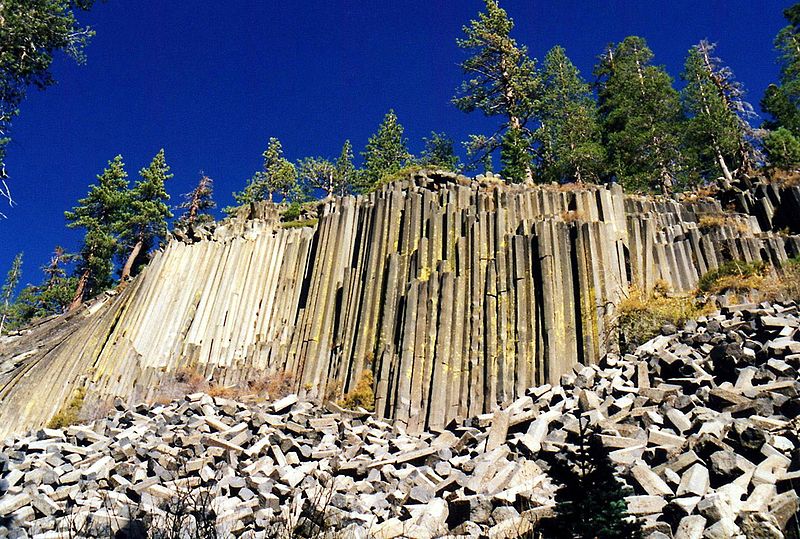 800px-Devils_postpile_NM.jpg