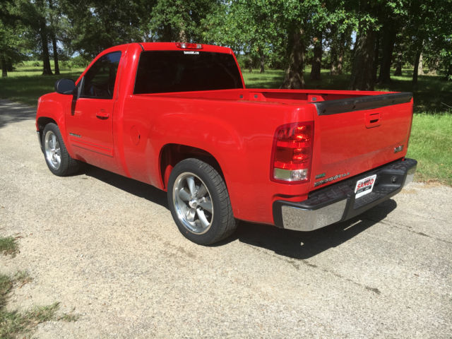 lowered-2011-gmc-sierra-1500-4.jpg