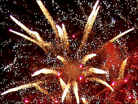 fireworks2_davegreen_470x354.jpg
