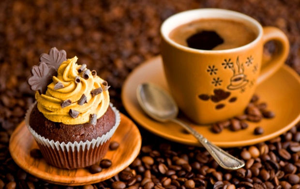 cupcake_cream_and_cup_coffee-t3.jpg