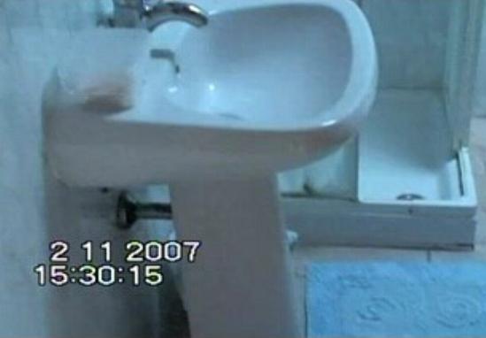 Amanda_Knox_-_Bathroom_Fallacy_-_What_Amanda_Saw_WMV_V9_0001.jpg