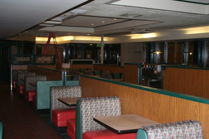 dennys_inside1.jpg