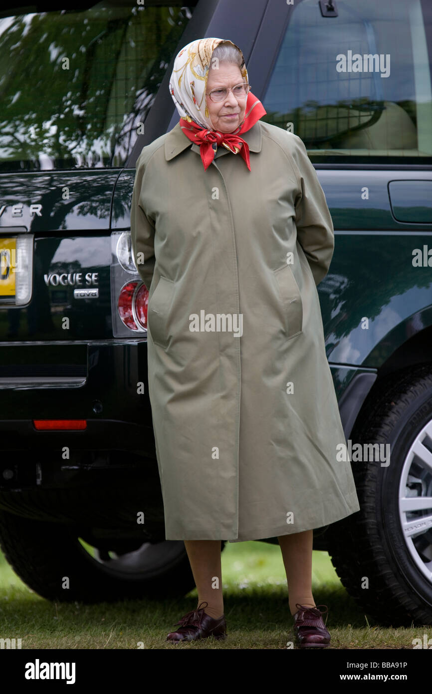 hm-queen-elizabeth-ii-wearing-a-headscarf-and-rain-coat-at-the-royal-BBA91P.jpg