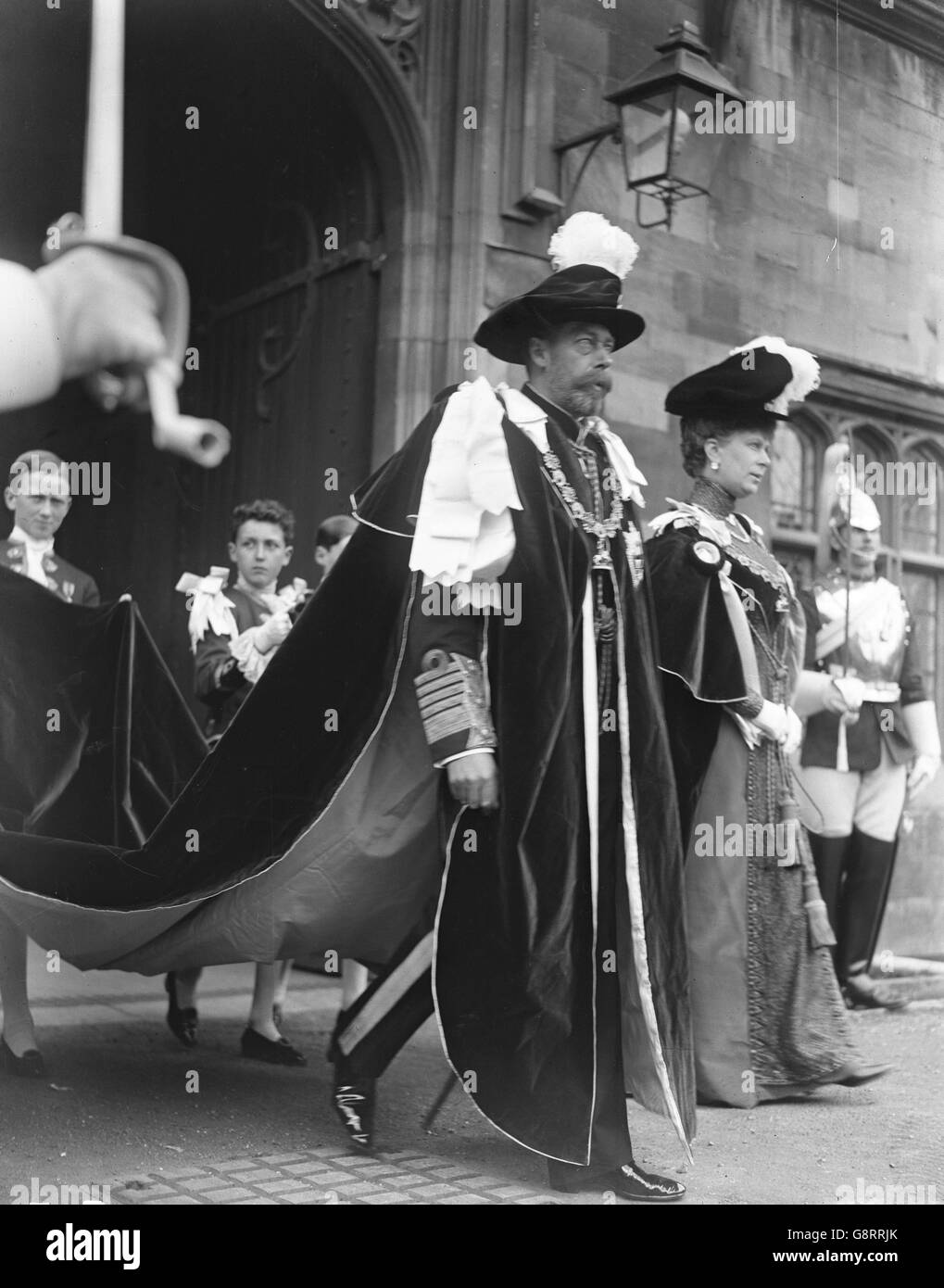 king-george-v-and-queen-mary-garter-procession-windsor-G8RRJK.jpg