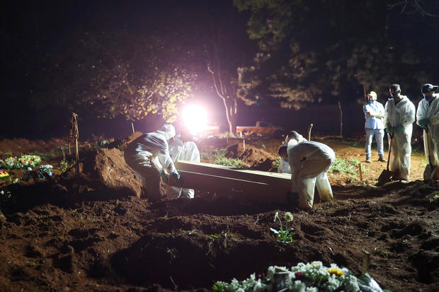 brazil-covid-grave-cemetery.jpg