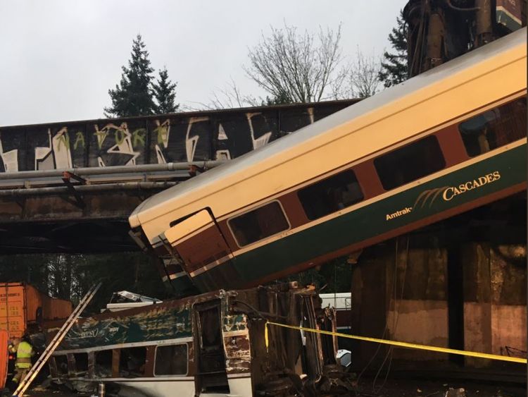 skynews-washington-train-train-derail_4186331.jpg