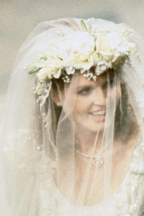 sarah-ferguson-wedding-flower-crown-1536085627.jpg