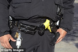 47451373-10140755-The_Taser_is_located_on_the_left_hip_while_the_gun_is_positioned-a-39_1635438992461.jpg
