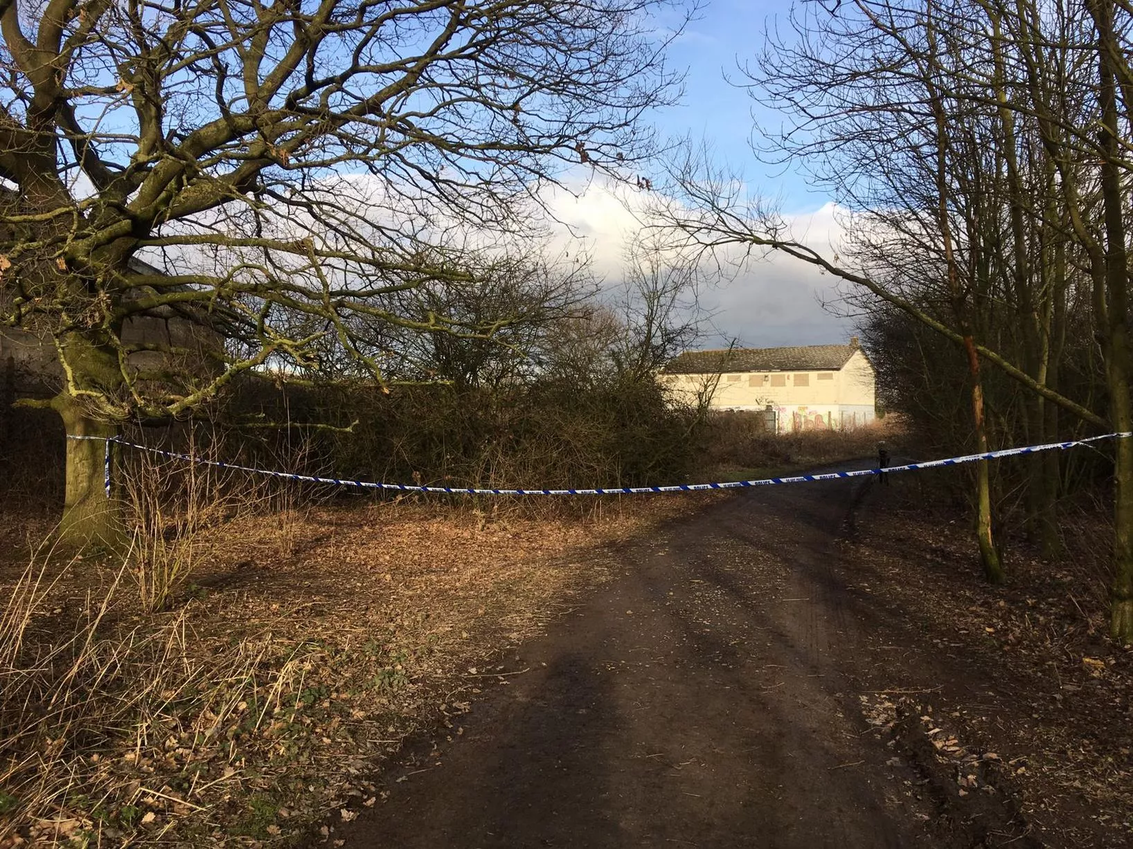 0_Police-cordon-entrance-to-pond-Libby-Squire-Oak-Road-Playing-Fields.jpg