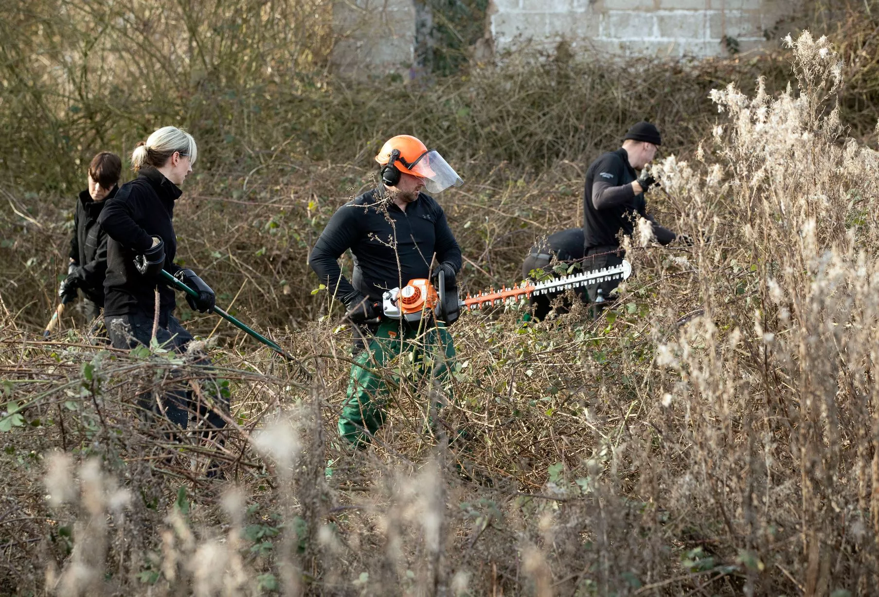 0_Oak-Road-Playing-Fields-cutting-back-undergrowth.jpg