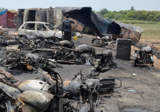 170625-world-pakistan-tanker-fire-gv-0556_b0d7f09cd8bbf4618462ddae0d1ca273.nbcnews-ux-320-320.jpg