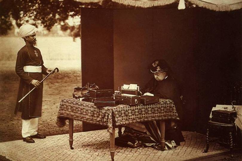 queen_victoria_and_her_indian_servant_abdul_karim_in_1893.jpg