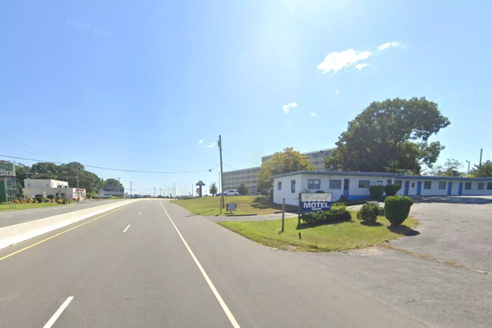 Eastbound Absecon Blvd at the Crest Motel in Absecon NJ - Photo: Google Maps
