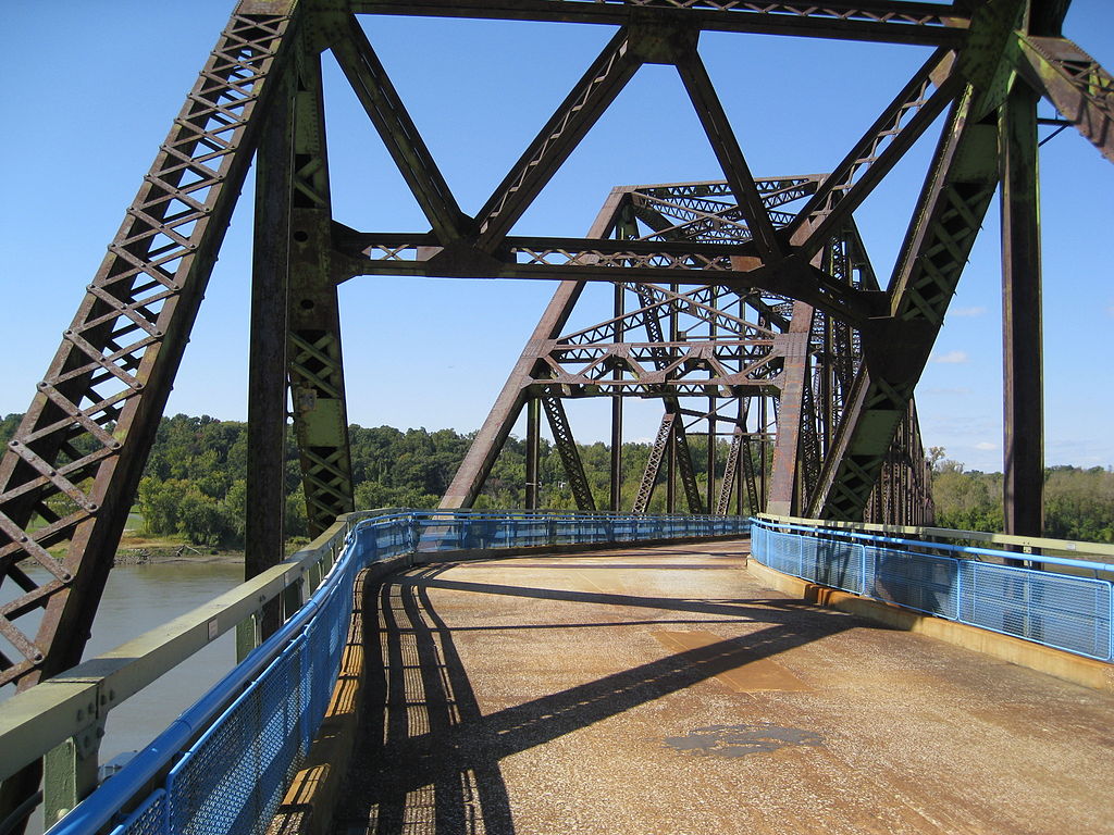 1024px-Chain_Of_Rocks_Bridge%2C_St_Louis%2C_Missouri.jpg