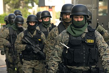 350px-SWAT_team_prepared_%284132135578%29.jpg