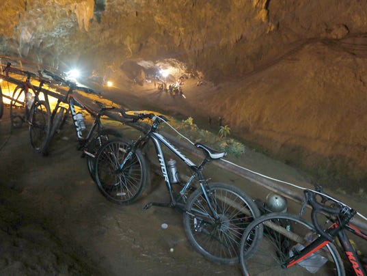 636655011914391131-AP-Thailand-Cave-Search-100952395.JPG