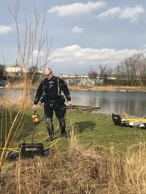 0_libby-squire-police-divers-search-oak-road-pond.jpg