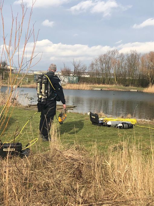 0_libby-squire-police-divers-search-oak-road-pond.jpg